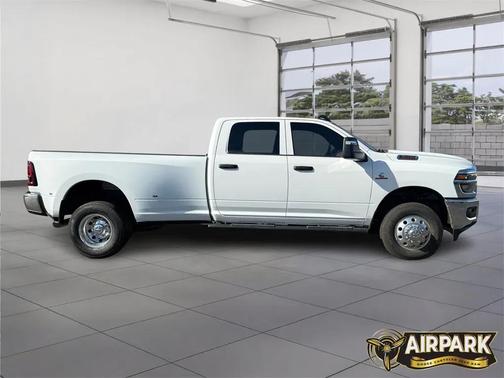 2026 RAM 3500 Tradesman Crew Cab 4x4 8' Box