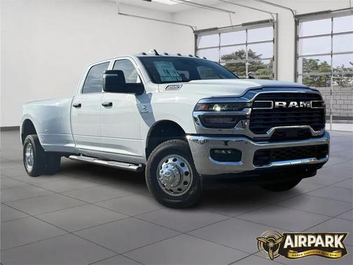 2026 RAM 3500 Tradesman Crew Cab 4x4 8' Box