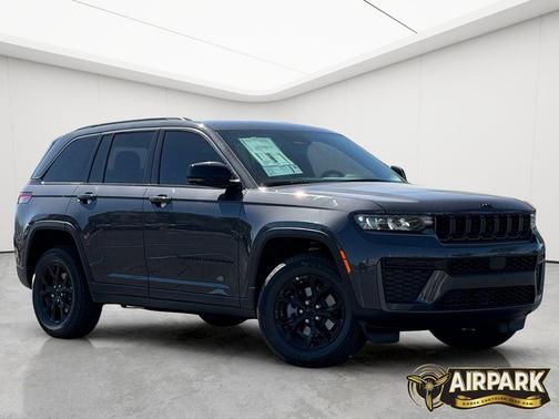 Baltic Gray Metallic Clearcoat 2026 Jeep Grand Cherokee Altitude