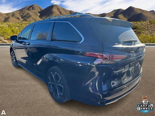2025 Toyota Sienna Platinum