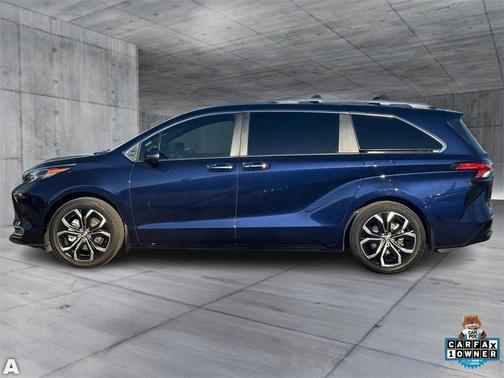 2025 Toyota Sienna Platinum