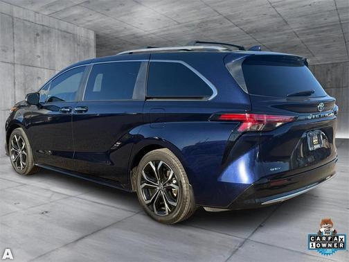 2025 Toyota Sienna Platinum