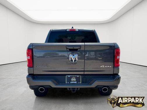 Granite Crystal Metallic Clearcoat 2026 RAM 1500 Big Horn/Lone Star