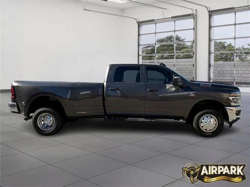 2026 RAM 3500 Tradesman Crew Cab 4x4 8' Box