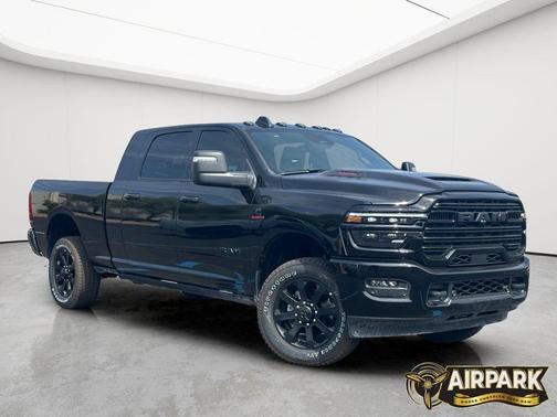 Diamond Black Crystal Pearlcoat 2026 RAM 2500 Laramie