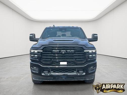 Diamond Black Crystal Pearlcoat 2026 RAM 2500 Laramie
