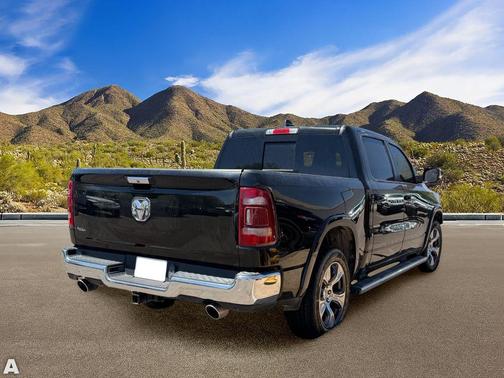 Diamond Black Crystal Pearlcoat 2022 RAM 1500 Laramie