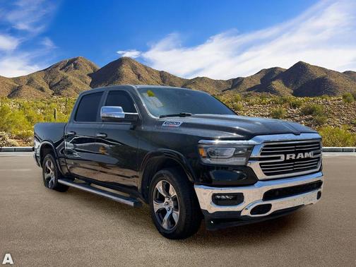 Diamond Black Crystal Pearlcoat 2022 RAM 1500 Laramie