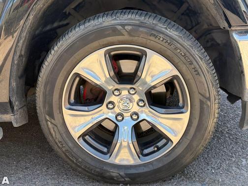 Diamond Black Crystal Pearlcoat 2022 RAM 1500 Laramie