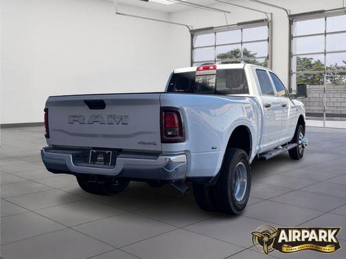 2026 RAM 3500 Tradesman Crew Cab 4x4 8' Box