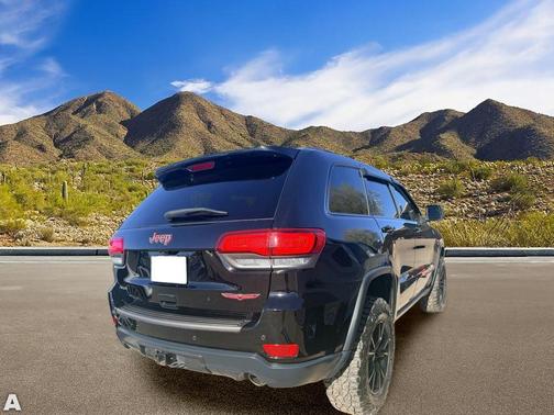 Diamond Black Crystal Pearlcoat 2018 Jeep Grand Cherokee Trailhawk