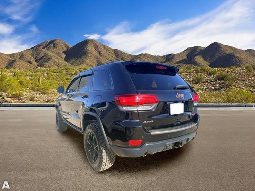 Diamond Black Crystal Pearlcoat 2018 Jeep Grand Cherokee Trailhawk