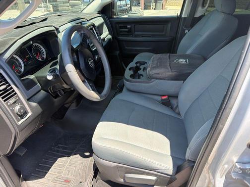 Brilliant Black Crystal Pearlcoat 2018 RAM 1500 Express