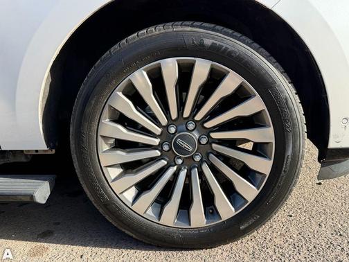 White Platinum Clearcoat Metallic 2019 Lincoln Navigator L Reserve