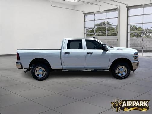 2025 RAM 2500 Tradesman Crew Cab 4x4 6'4' Box