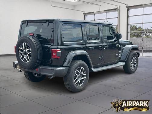 2024 Jeep Wrangler 4-Door Sahara 4x4