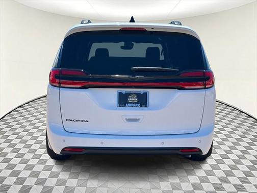 2025 Chrysler Pacifica L