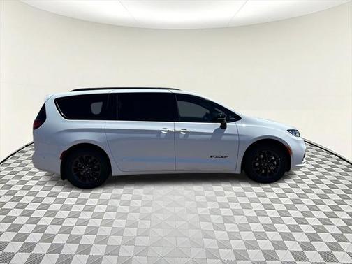 2025 Chrysler Pacifica L