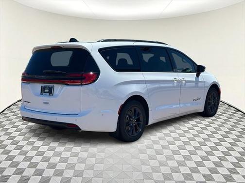 2025 Chrysler Pacifica L