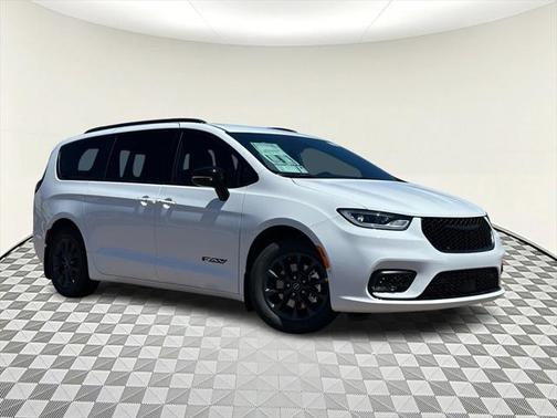 2025 Chrysler Pacifica L
