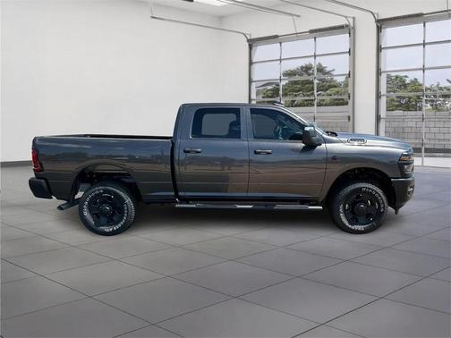 2025 RAM 2500 Tradesman Crew Cab 4x4 6'4' Box