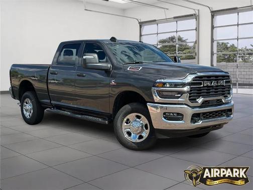 2025 RAM 2500 Tradesman Crew Cab 4x4 6'4' Box