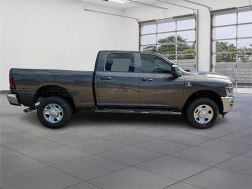 2025 RAM 2500 Tradesman Crew Cab 4x4 6'4' Box