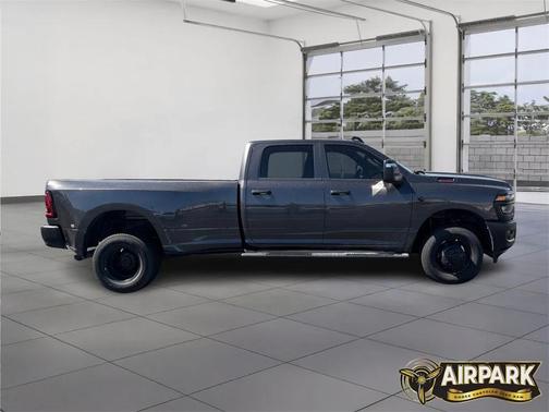 2026 RAM 3500 Tradesman Crew Cab 4x4 8' Box