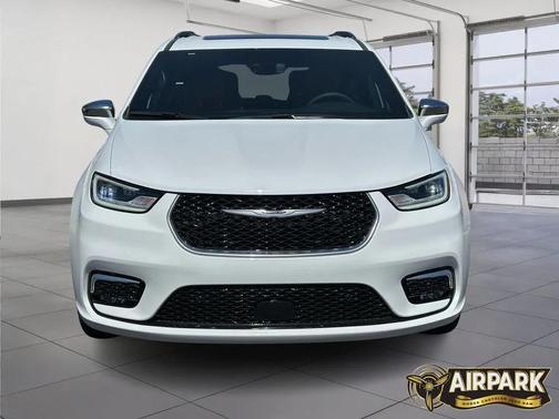 2024 Chrysler Pacifica L