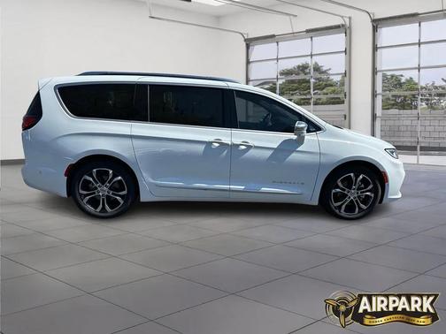2024 Chrysler Pacifica L