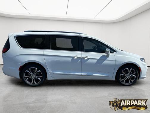 2024 Chrysler Pacifica L