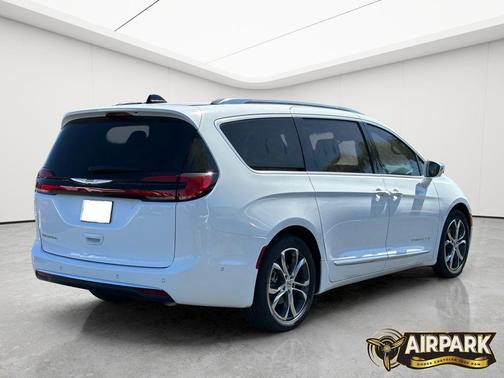 2024 Chrysler Pacifica L