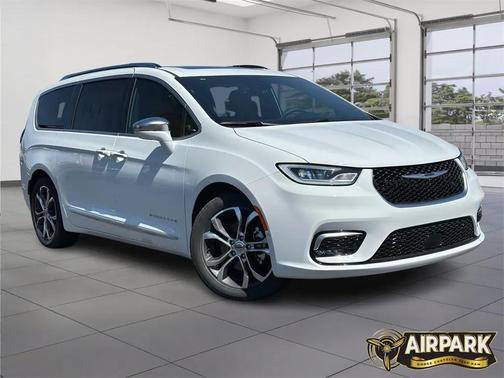 2024 Chrysler Pacifica L