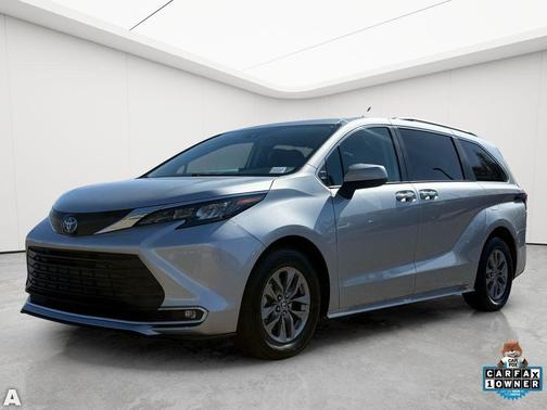 Celestial Silver Metallic 2024 Toyota Sienna XLE