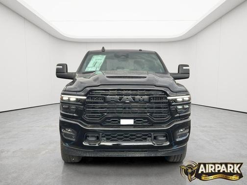 Diamond Black Crystal Pearlcoat 2026 RAM 2500 Laramie