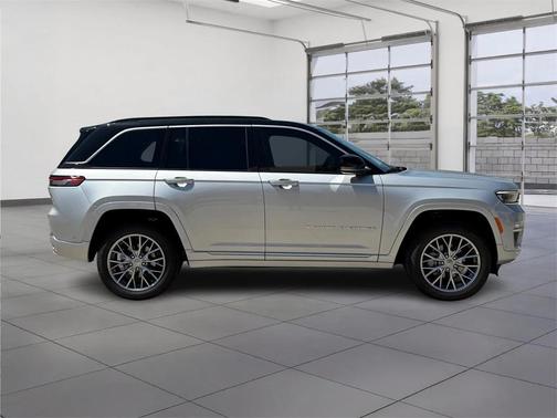 2025 Jeep Grand Cherokee Summit