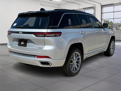 2025 Jeep Grand Cherokee Summit
