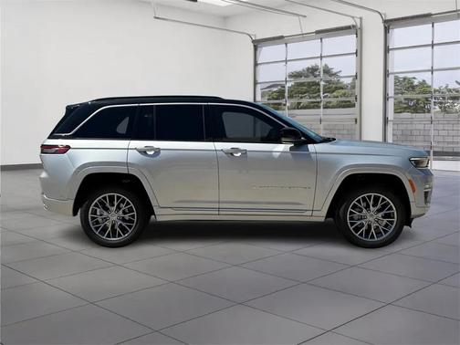 2025 Jeep Grand Cherokee Summit