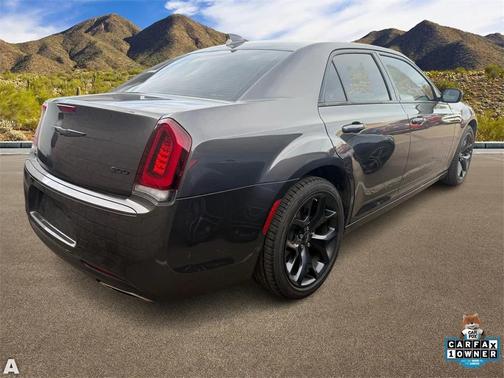 2023 Chrysler 300 Touring
