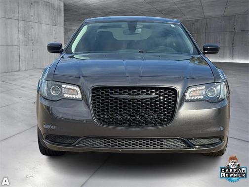 2023 Chrysler 300 Touring
