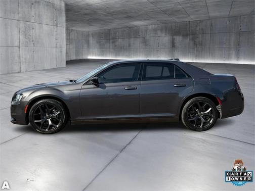 2023 Chrysler 300 Touring