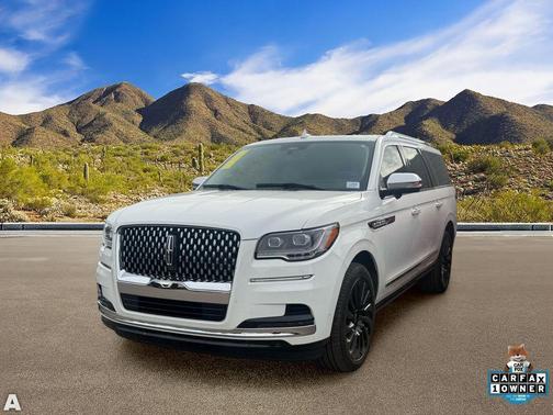 Pristine White Metallic Tri-Coat 2024 Lincoln Navigator Black Label