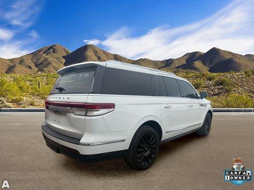 Pristine White Metallic Tri-Coat 2024 Lincoln Navigator Black Label