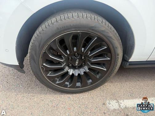 Pristine White Metallic Tri-Coat 2024 Lincoln Navigator Black Label