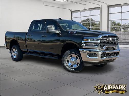 2025 RAM 2500 Tradesman Crew Cab 4x4 6'4' Box