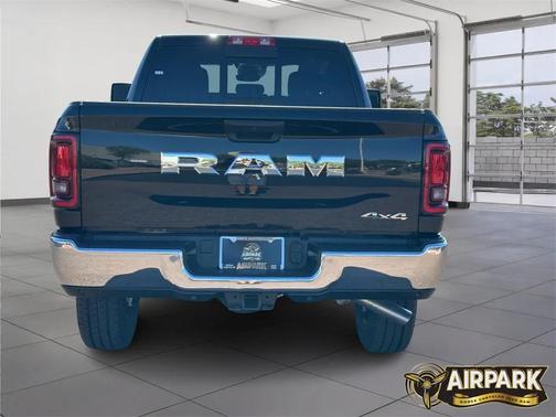 2025 RAM 2500 Tradesman Crew Cab 4x4 6'4' Box