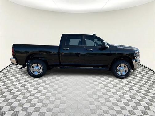 2025 RAM 2500 Tradesman Crew Cab 4x4 6'4' Box