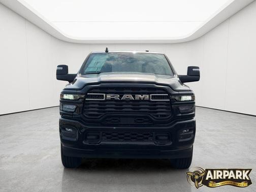 Diamond Black Crystal Pearlcoat 2026 RAM 3500 Big Horn Crew Cab 4x4 8' Box