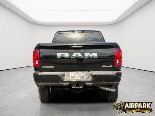 Diamond Black Crystal Pearlcoat 2026 RAM 3500 Big Horn