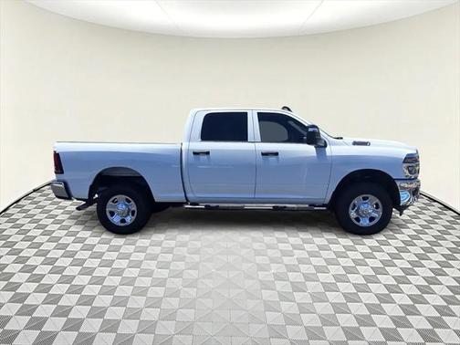 2025 RAM 2500 Tradesman Crew Cab 4x4 6'4' Box